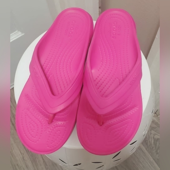 Crocs Unisex Pink Classic Flip Flop M'S 6 & W'S 8🌴 - Picture 5 of 8